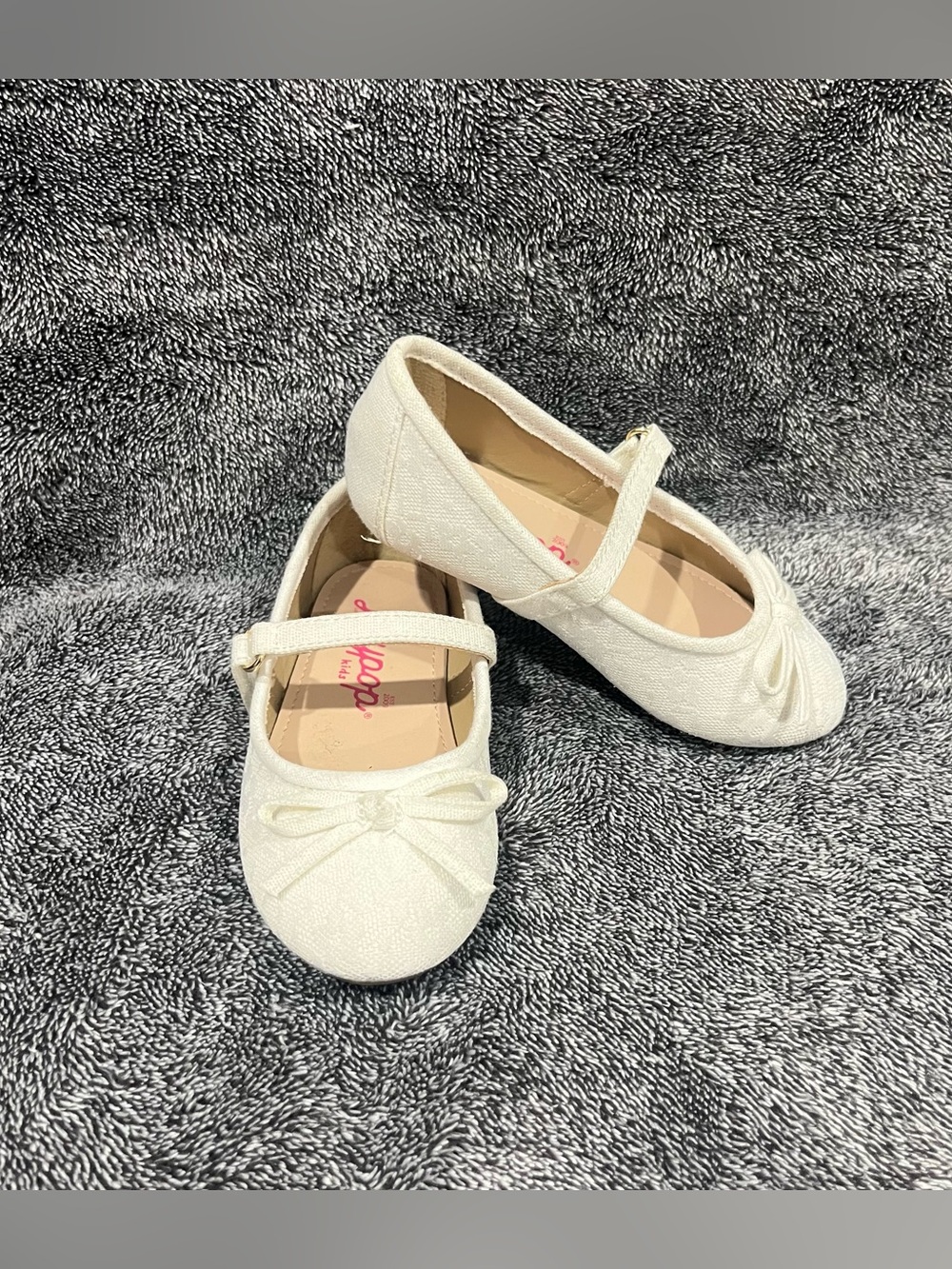 Jellypop Mary Jane shoes for toddler girls off-white size 7M